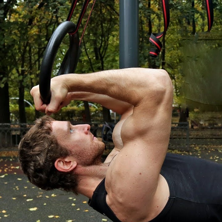 австралийские сгибания на бицепс